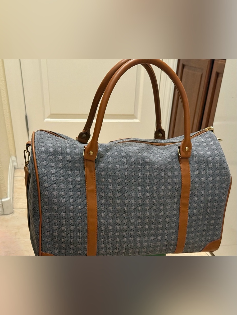Adrienne Vittadini Studio Weekender Duffel Bag Blue/Grey - Picture 4 of 11